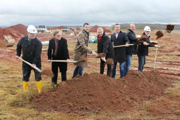 Bild: Spatenstich für neue Produktions- und Lagerhalle von AZEV