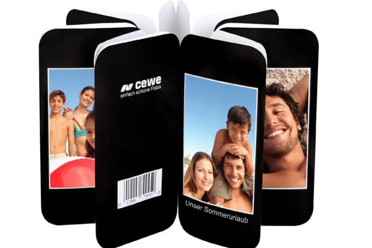 Presseinformation: CEWE phone album - Foto-Leporello im iPhone Format Bild: Presseinformation: CEWE phone album - Foto-Leporello im iPhone Format