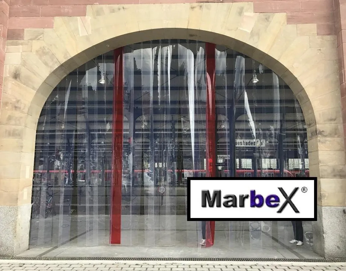 Marbex® Schutzvorhang im Bahnhof
