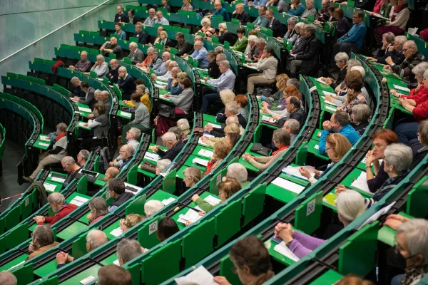 „ZusammenLeben. Verbinden statt spalten“ Frühjahrsakademie an der Uni Ulm Bild: „ZusammenLeben. Verbinden statt spalten“ Frühjahrsakademie an der Uni Ulm
