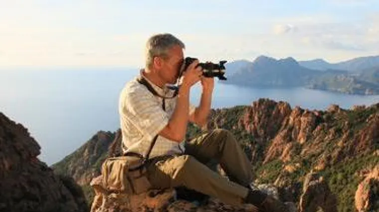 Bild: LICHTSPIELE – TATONKA prämiert Outdoor-Aufnahmen mit Licht- und Farbenspielen