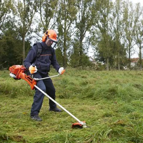 Bild: Mehr Kraft, weniger Kraftstoff: ECHO-Motorsensen mit High-Torque-Winkelgetriebe