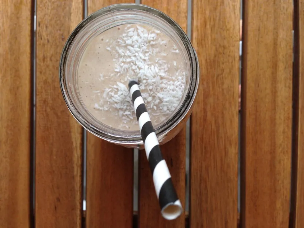 Im Handumdrehen ein Genuss: Der Banane-Nuss-Smoothie. © Bremer Gewürzhandel