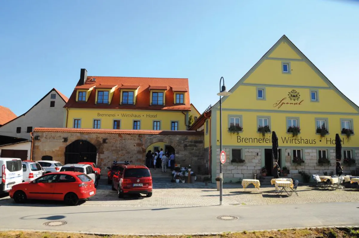 Das neue „Brennerei-Hotel“ vereint Wirtshaus, Brennerei und Hotel unter einem Dach.