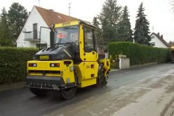 Bild: BOMAG auf der NordBau 2009 - Innovationen für den innerstädtischen Straßen- und Kanalbau