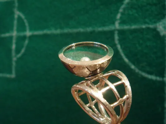 Bild: EM 2008 Fussball Ring - Adelige entwirft sportlichen Schick in der Schweiz