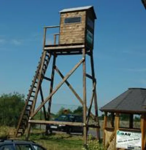 Bild: Hochsitze von der Stange