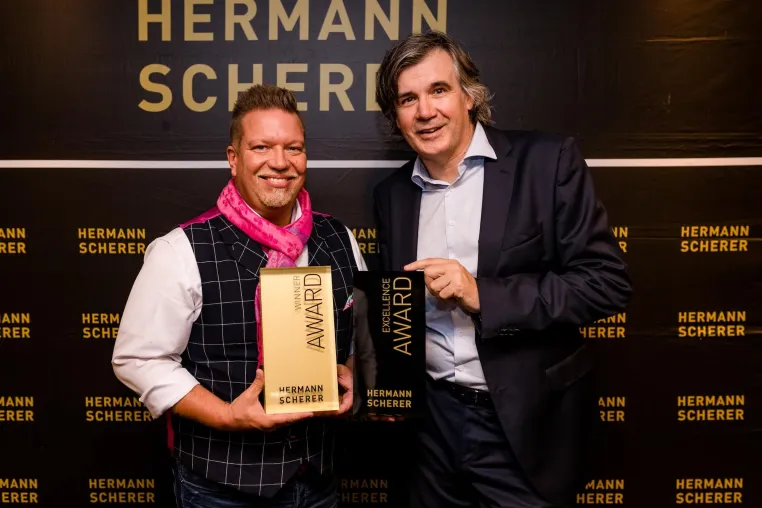 In 5 Minuten zum Weltrekord – Manuel Lojo gewinnt Internationalen Speaker Slam Bild: In 5 Minuten zum Weltrekord – Manuel Lojo gewinnt Internationalen Speaker Slam