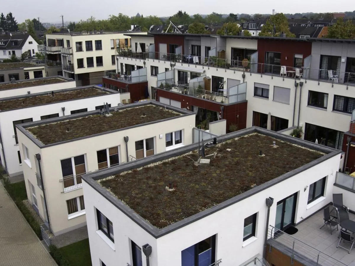 Neben abwechslungsreicher Archi­tek­tur und unterschiedlichen Wohnangeboten bietet die neue Wohn­anlage bestmöglichen Verkehrsansc