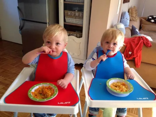 Im November doppelt sauber kleckern mit LaLatz – dem cleveren Lätzchen für entspannte Familienessen Bild: Im November doppelt sauber kleckern mit LaLatz – dem cleveren Lätzchen für entspannte Familienessen