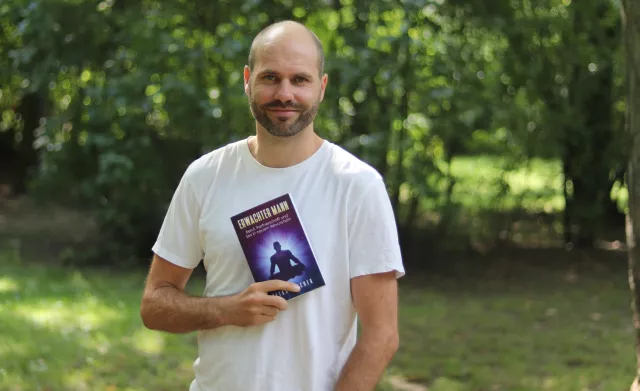 Bild: Erwachter Mann: Das neue Buch von Elias Fischer soll das Leben vieler Männer revolutionieren