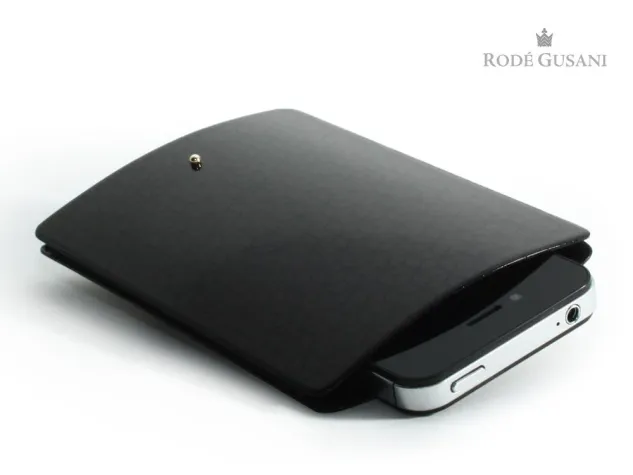 Bild: Handgefertigte Handyhüllen aus der Goldschmiede von RODÉ GUSANI