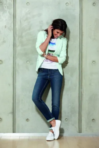 Bild: Atelier GARDEUR setzt auch bei Damenhosen auf Nachhaltigkeit – Ab F/S 2013: Made in Green und Fairtrade-Denim