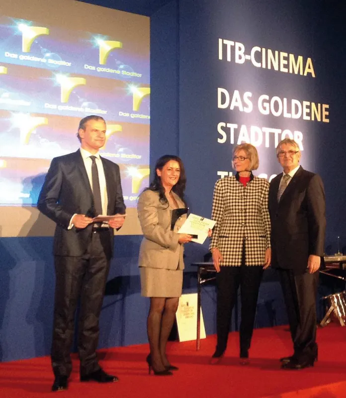 Übergabe des Master Awards (v.l.: Ingo Hoppe, Zekiye Demirtop, Ute Huschert, Wolfgang Jo Huschert)