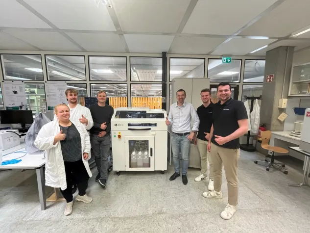 Bild: AM Pioneers installiert InnoventX von Desktop Metal am Institut für Medizintechnik der Hochschule Offenburg