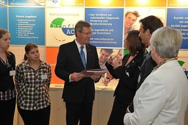 Bild: Bundespräsident Wulff interessiert an PROFIL AC