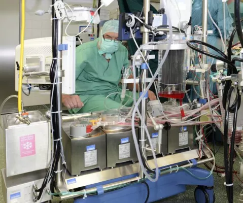 Bild: Jubiläum: 40.000 Operationen mit Herz-Lungen-Maschine in der Zentralklinik durchgeführt