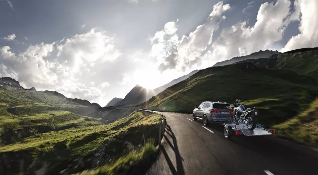 Bild: Der TREILER. Der erste gebremste, absenkbare und zusammenfaltbare Zweirad-Anhänger der Welt