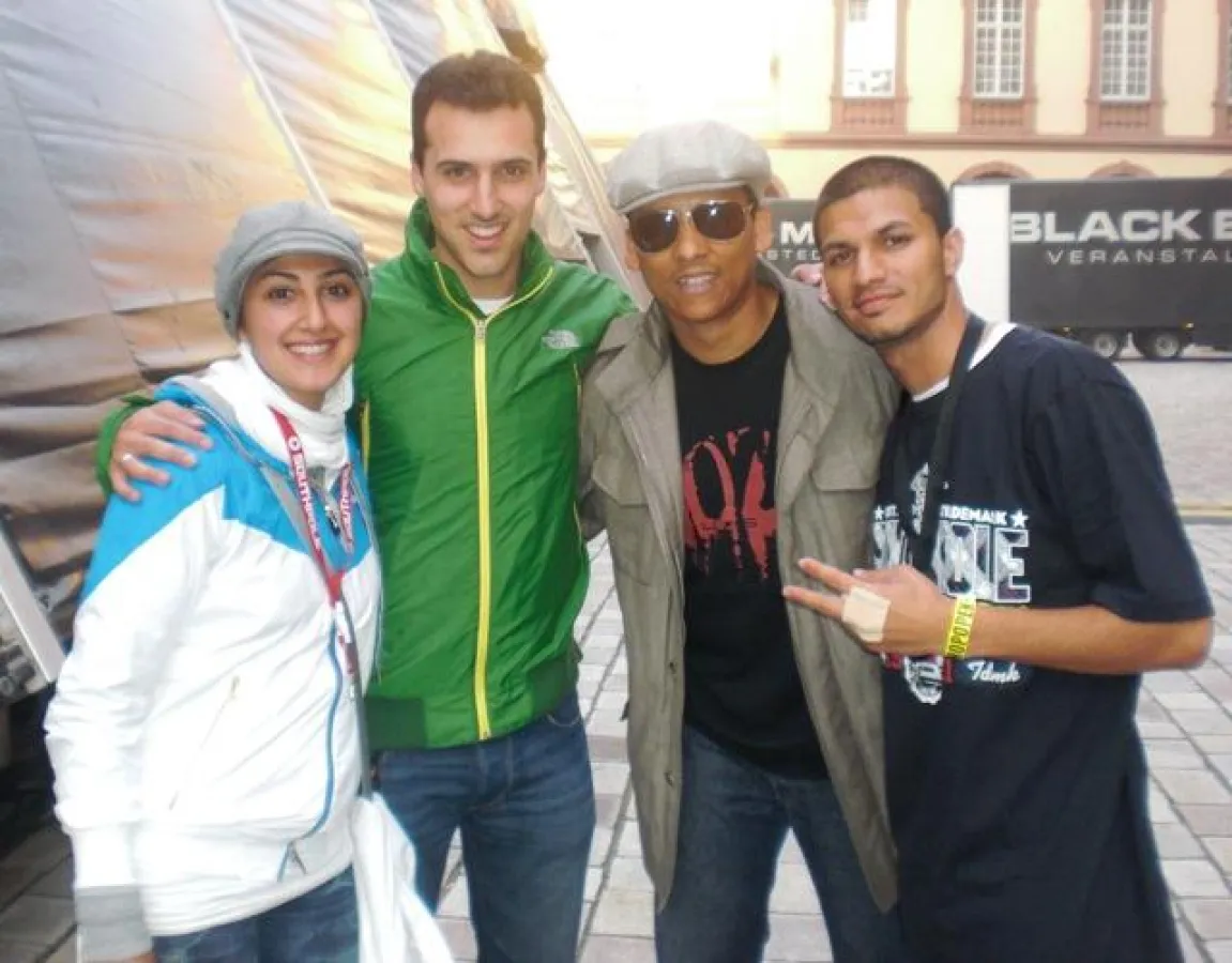 Moderator Xavier Naidoo und das Team von burner.de