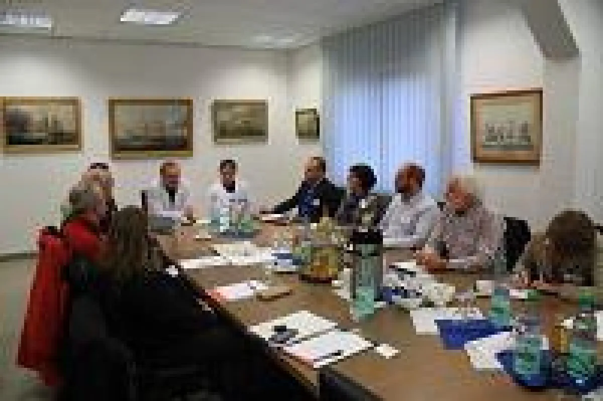 Gemeinsam Energie sparen - hier tauschen sich die Mitglieder des Effizienztisches Bremerhaven über i