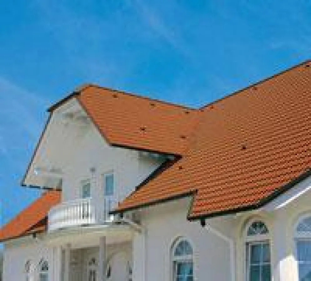 Hochwertige Dachpfannen wie die Braas Frankfurter Pfanne STAR werden im Windkanal auf Herz und Nieren geprüft.