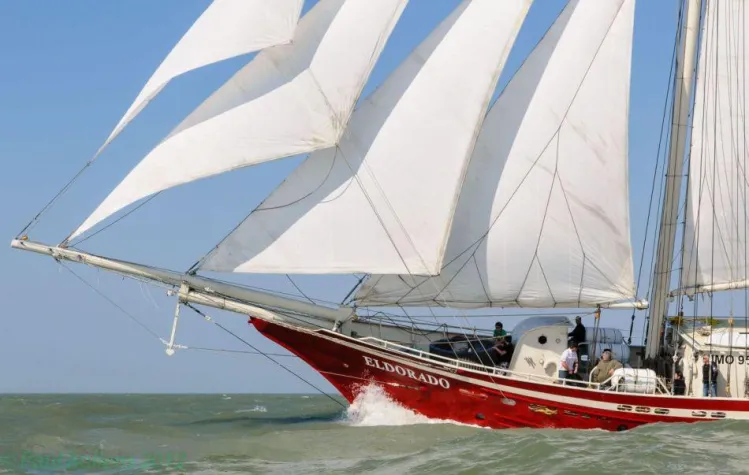 Bild: Saisonstart bei SailingAway24: ein Tag unter weißen Segeln