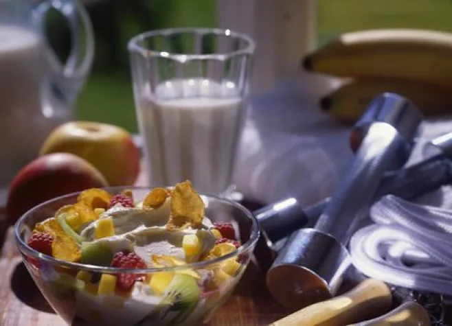 Bild: Der Expertentipp im Oktober – Was ist besser für den Muskelaufbau: Eiweißshake oder Magerquark?