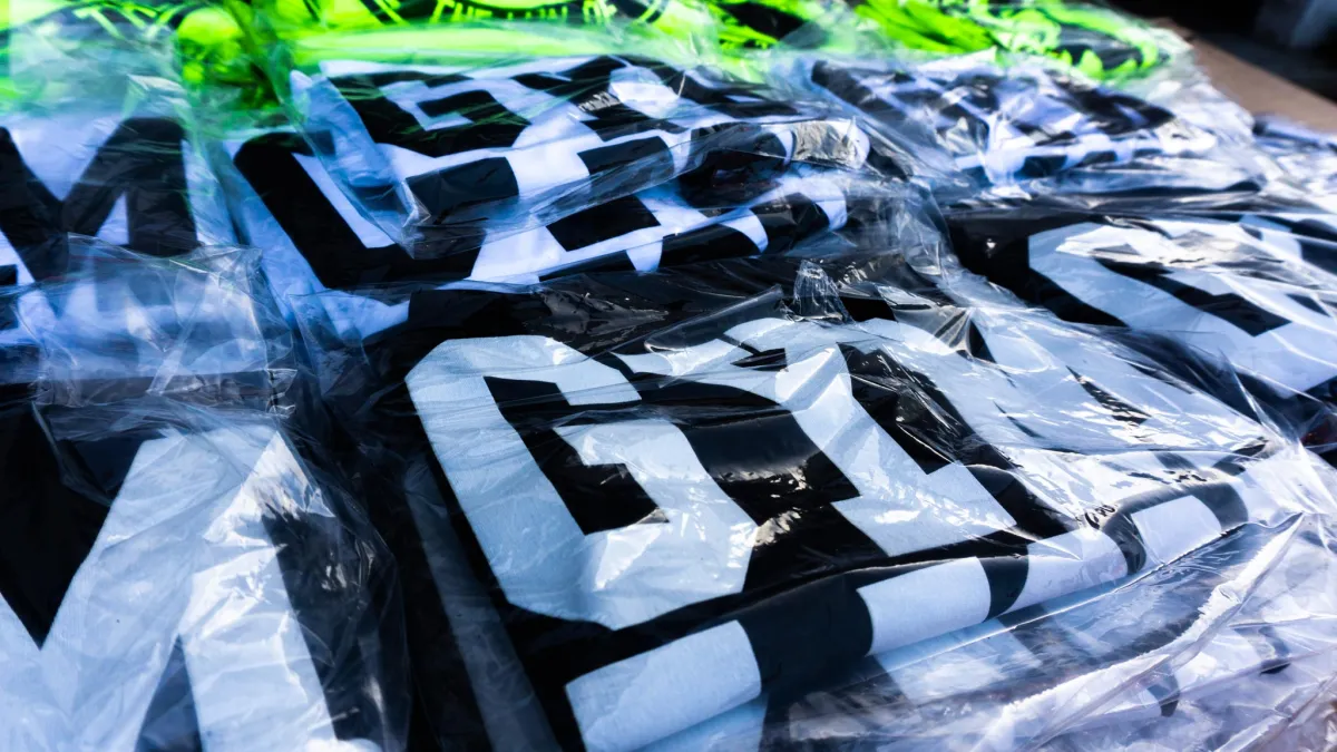 GYM LION new tops for the stock (© Christian Gollesch)