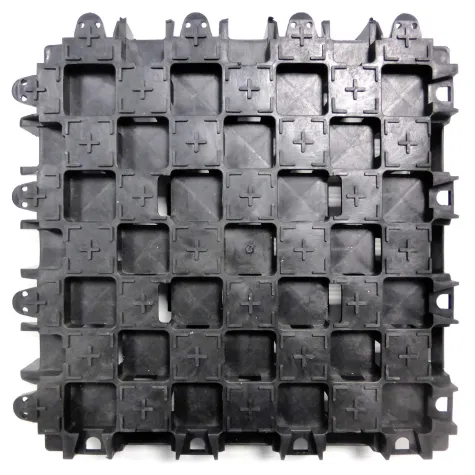 Bild: Befestigten eines Fahrzeugabstellplatzes mit dem Ankergitter AG