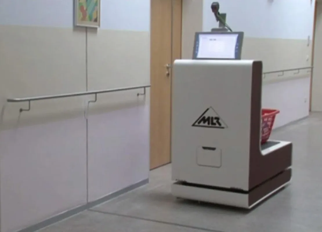 Service-Roboter CASERO im Pflegeheim