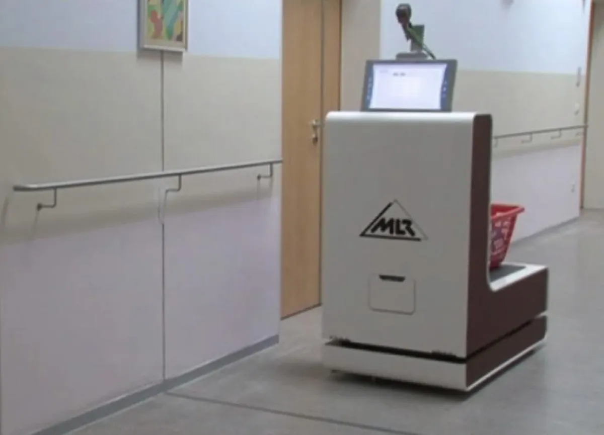 Service-Roboter CASERO im Pflegeheim