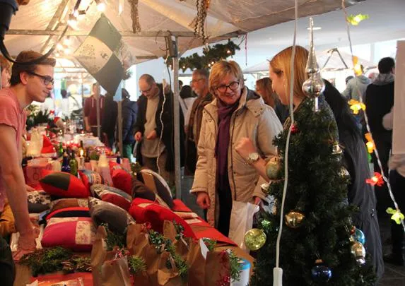 Bild: Fontys Special Christmas Market bei Mercedes-Herbrand ein voller Erfolg.