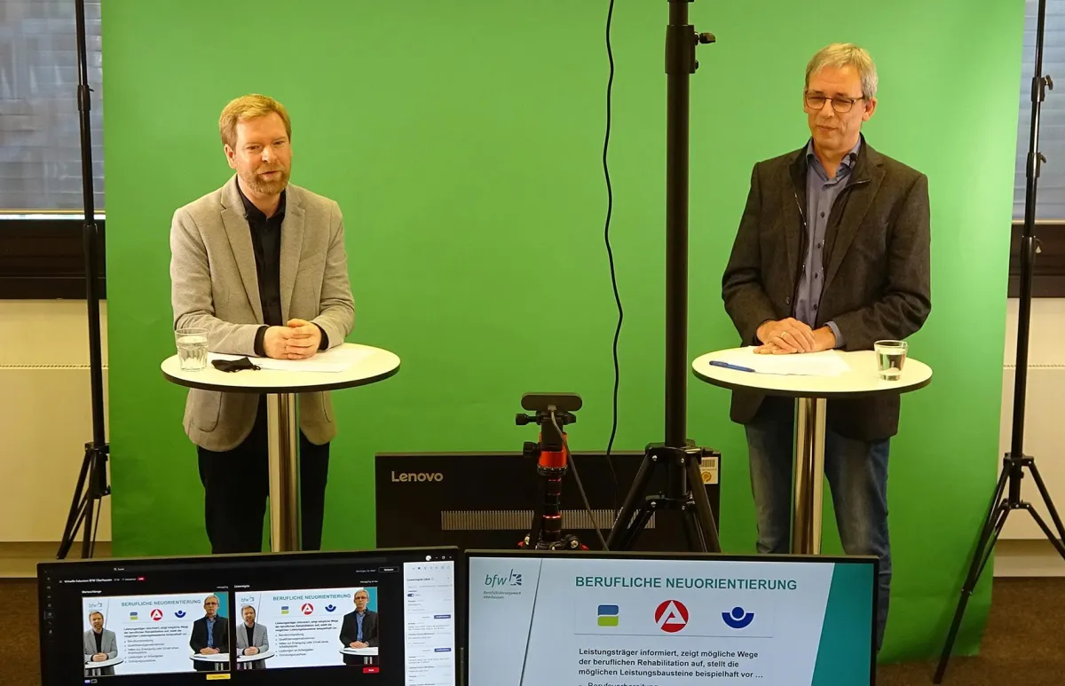 Die BFW-Mitarbeiter Fabian Reingruber (l.) und Andreas Gnida führten durch die virtuelle Exkursion.