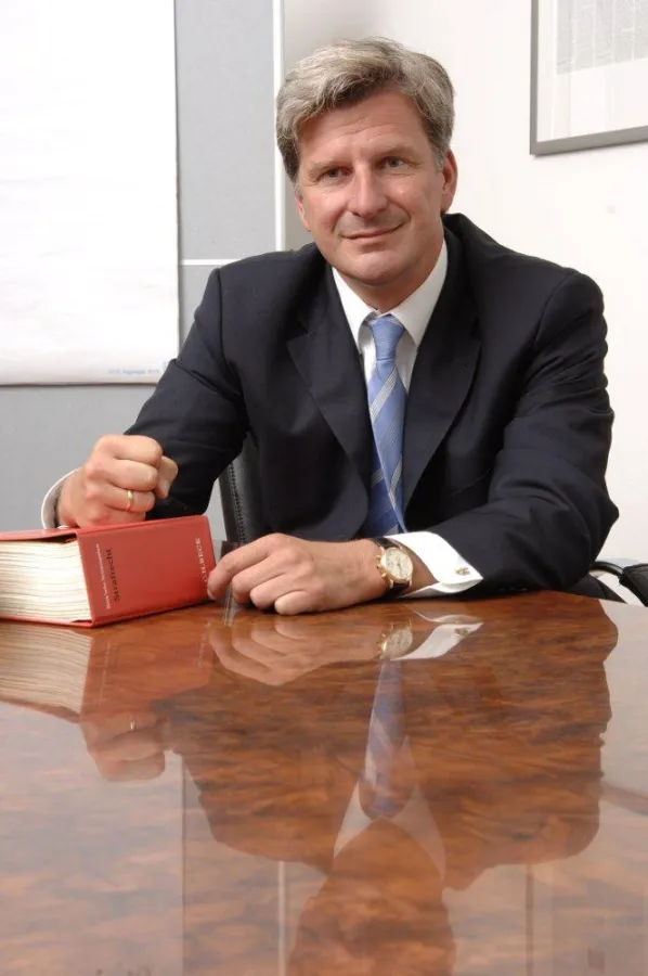 Rechtsanwalt Dr. Klaus Höchstetter rät bei Steuerhinterziehung zur Selbstanzeige - die aber gut vorbereitet sein muss.