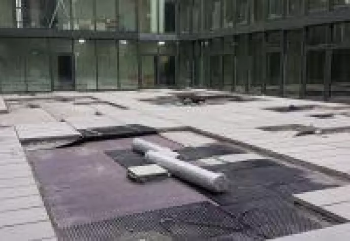 Schutz vor unbemerkten Leckagen im Innenhof Bild: Schutz vor unbemerkten Leckagen im Innenhof