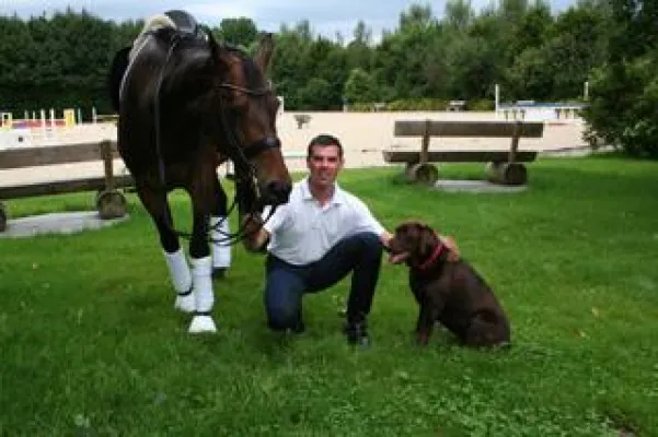 Bild: Jörg Hiltwein: Der Osteopathie- und Physiotherapie- Spezialist für Sportpferde aller Sparten.