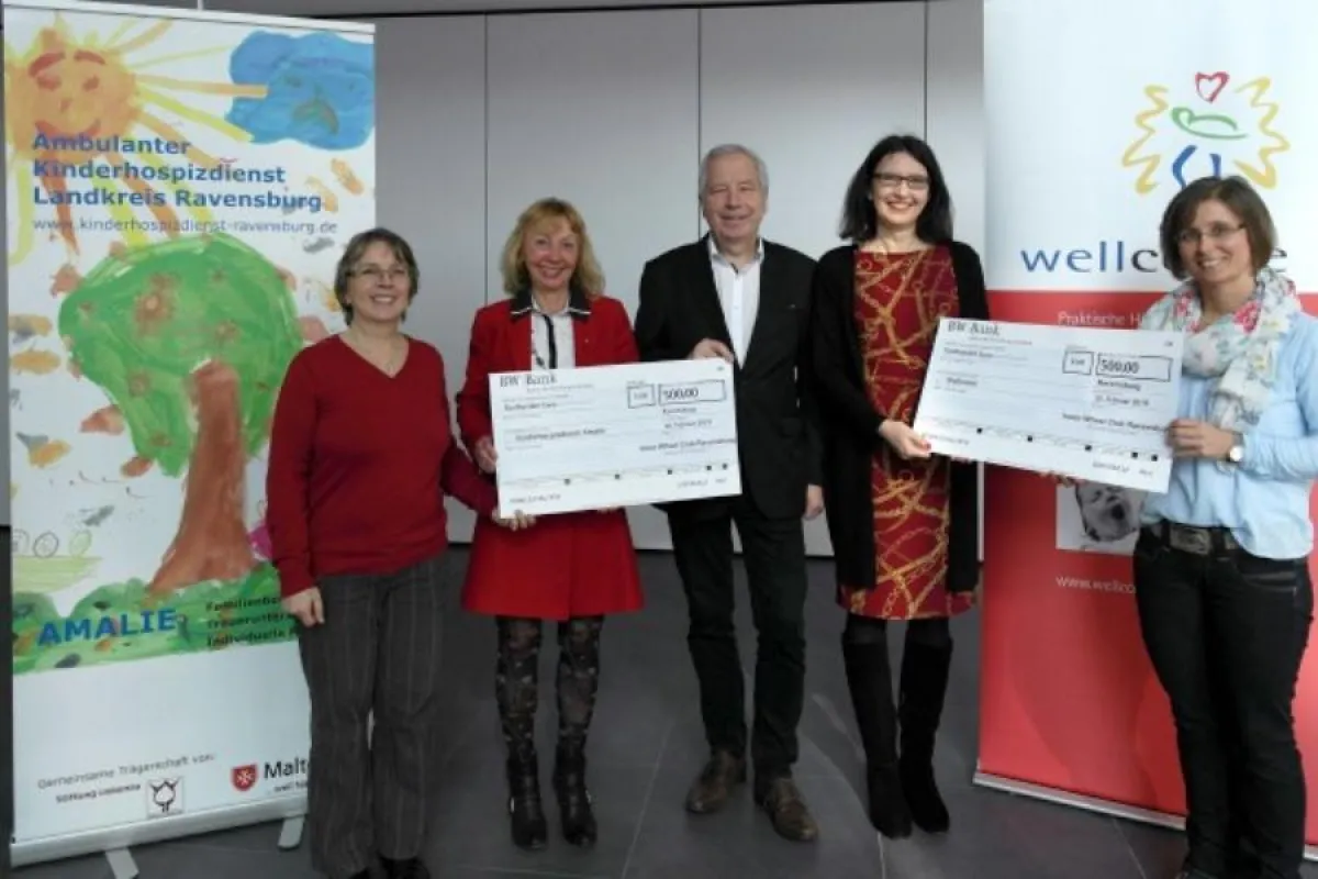 Spendenschecks: Inner Wheel Club Ravensburg spendet je 500 Euro an AMALIE und wellcome