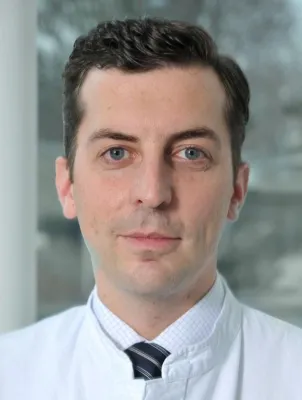 Bild: Daniel M. Handzel verstärkt Team der augenärztlichen Praxisgemeinschaft Dr. Goebels und Dr. Handzel in Fulda