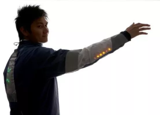 Bild: Konzept für Radler-Jacke mit Bremslicht und Blinker gewinnt ersten Preis des James Dyson Award 2008