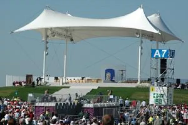 Bild: Der Papstbesuch in Regensburg – lizenzfreie Bilder vom Papst bei goodbild