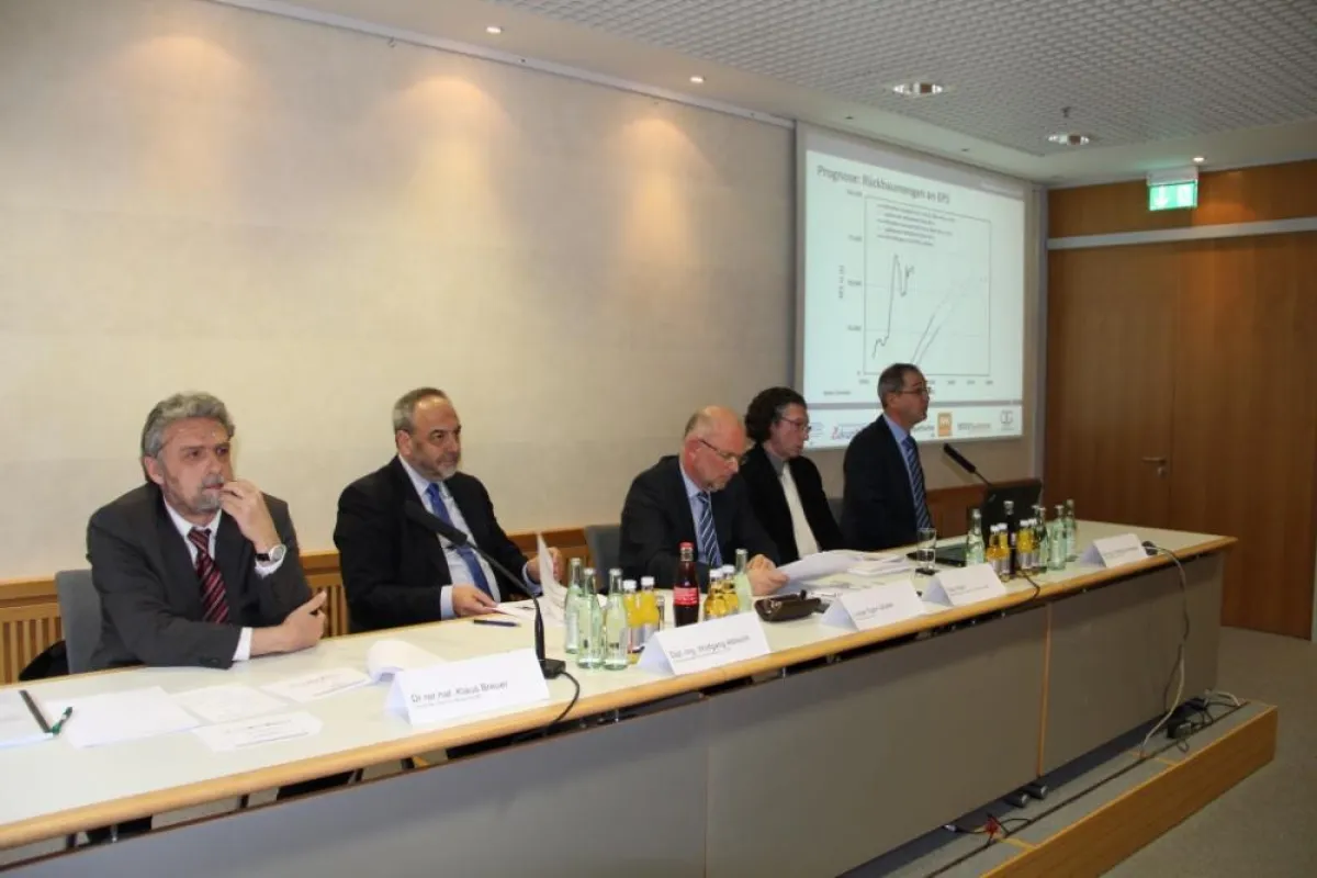 (v.l.n.r.) Dr. Klaus Breuer IBP, Wolfgang Albrecht FIW, Moderator Ludger Egen-Gödde, Claus Asam BBSR