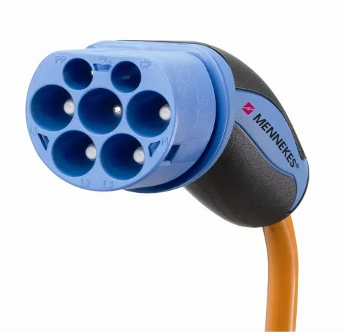 Bild: Vom Designmodell aus Recyclingmaterial zum Normstecker fürs Elektroauto: RAMPF bei „Zulieferer Innovativ 2010"