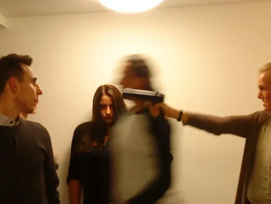 Das Ensemble Aimée Rose unter der Leitung von Anne Hasselberg präsentiert: Verrücktes Blut von Nurkan Erpulat Bild: Das Ensemble Aimée Rose unter der Leitung von Anne Hasselberg präsentiert: Verrücktes Blut von Nurkan Erpulat