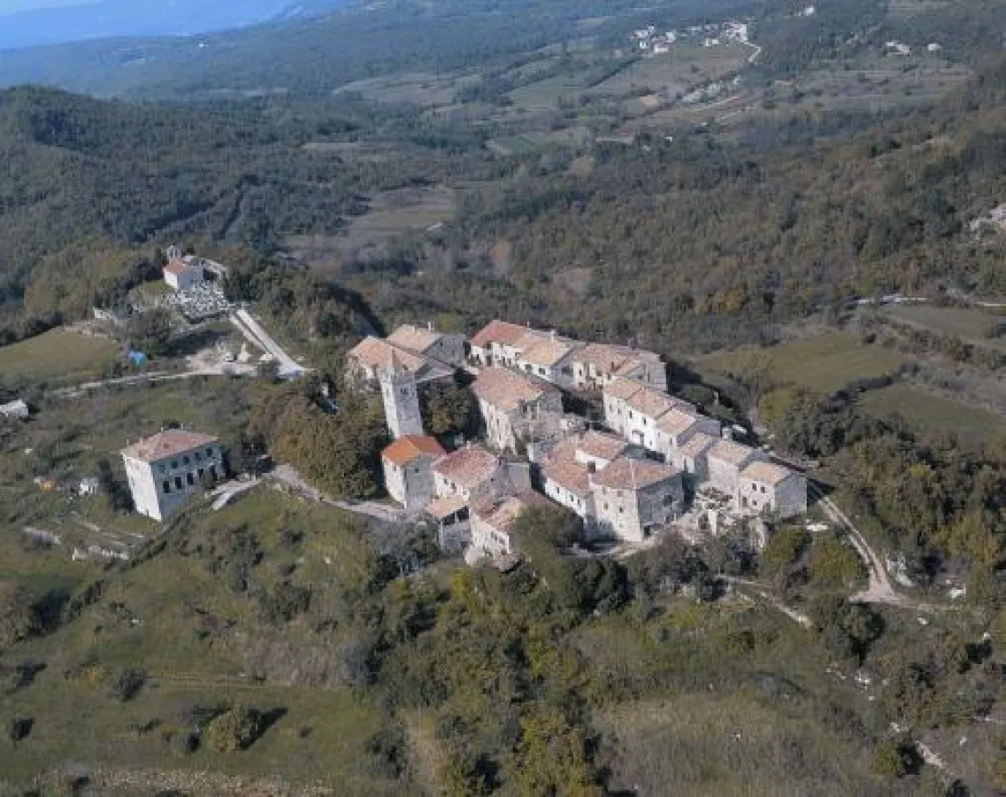 Hum aus der Vogelperspektive, Foto: Kroatische Zentrale für Tourismus/Milan Babic