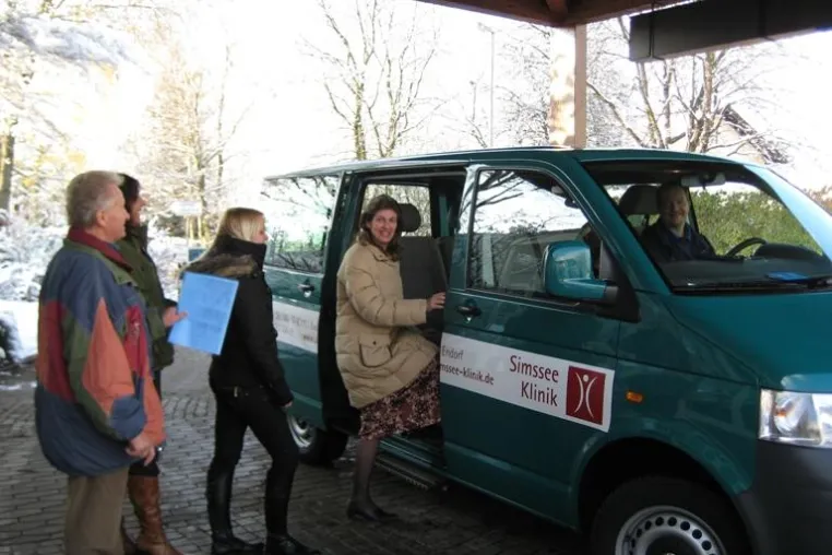 Bild: Simssee Klinik bietet Bus-Shuttle wegen Bahnstreik