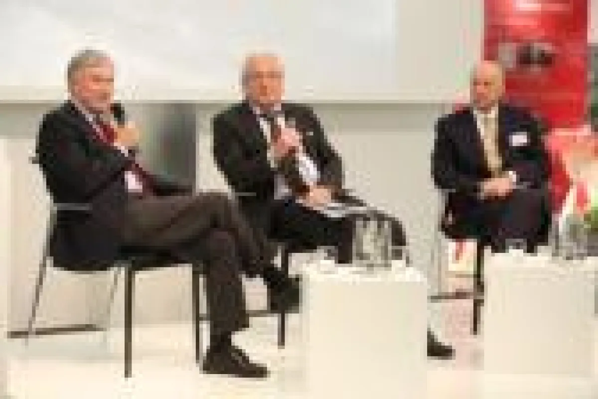 Bundespräsident a. D. Prof. Dr. Horst Köhler im Gespräch über Afrika mit Peter Renner (rechts)