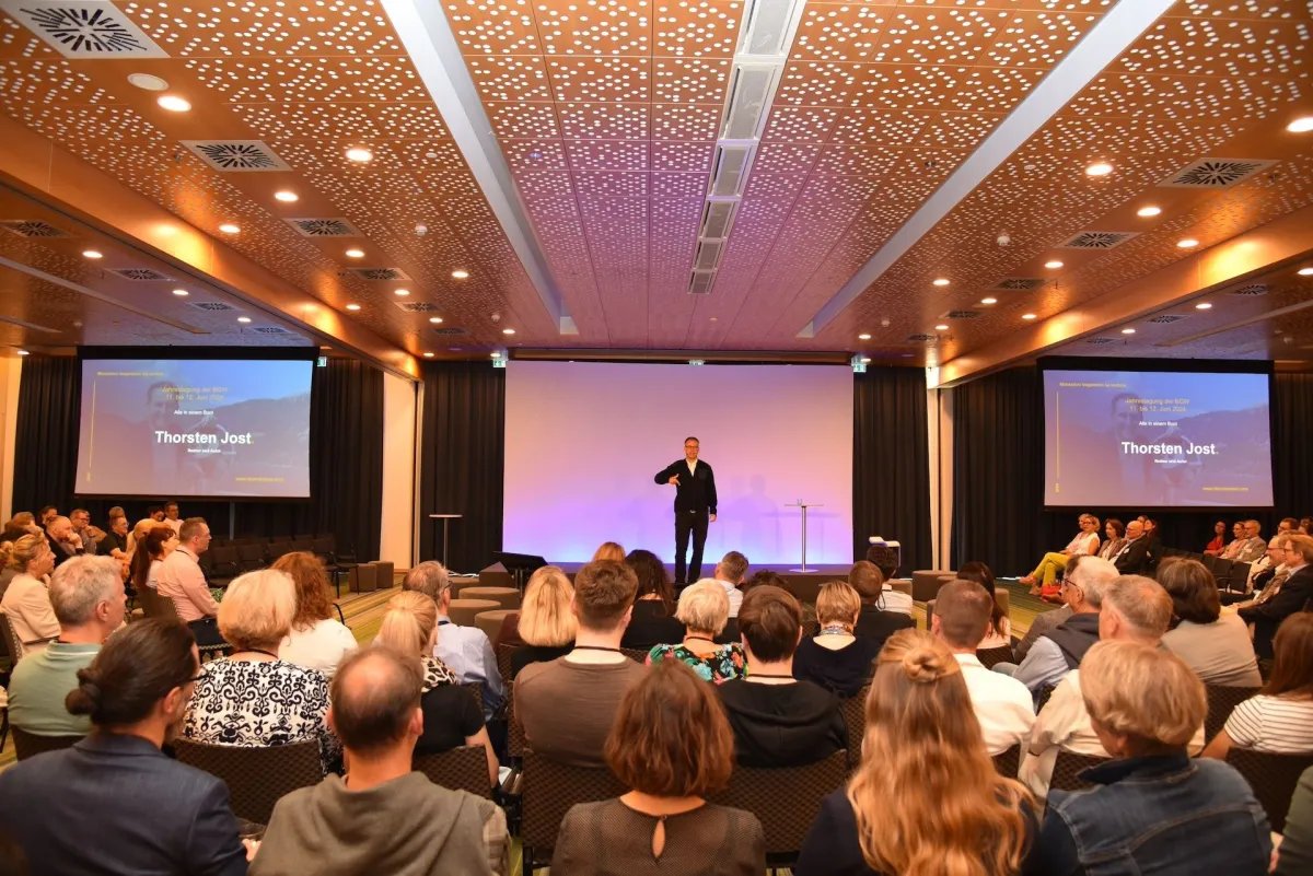 Thorsten Jost bei seinem Vortrag in Berlin (© Thorsten Jost)