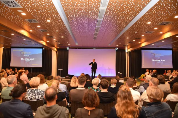 Bild: Hybride Arbeitswelt - Angst vor Kontrollverlust