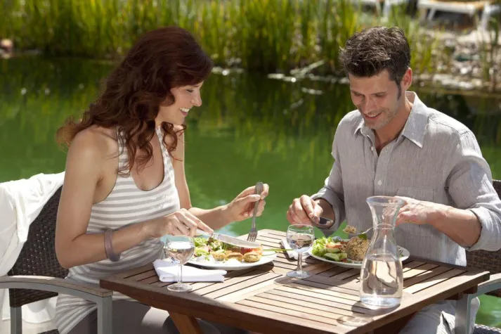 Natürlich, lecker und einfach zubereitet: P. Jentschura präsentiert „TischleinDeckDich“ Bild: Natürlich, lecker und einfach zubereitet: P. Jentschura präsentiert „TischleinDeckDich“