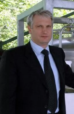 Bild: Messer expandiert in Albanien